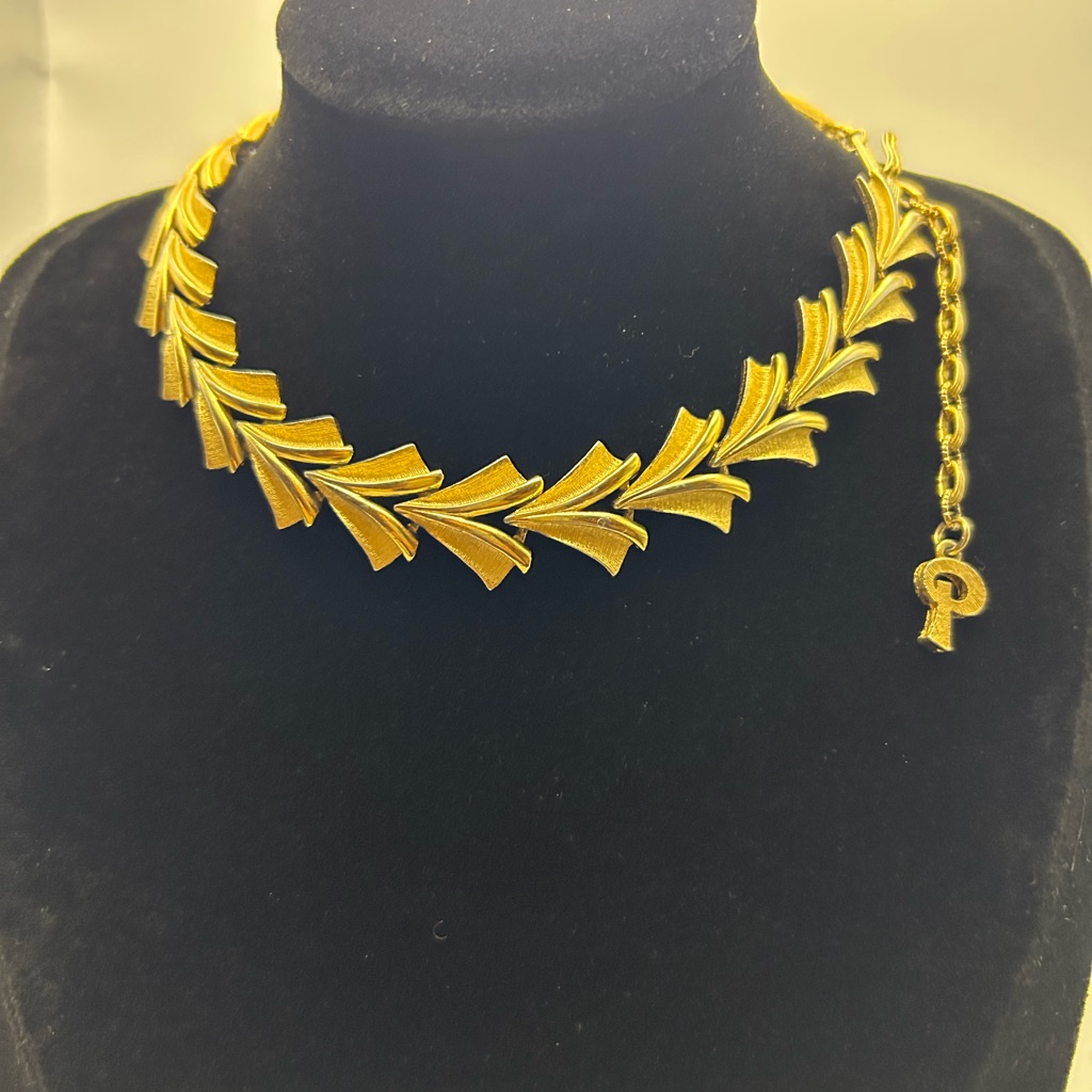 60s Vtg. Puccini. Elegant Gold Leaf Choker Necklace